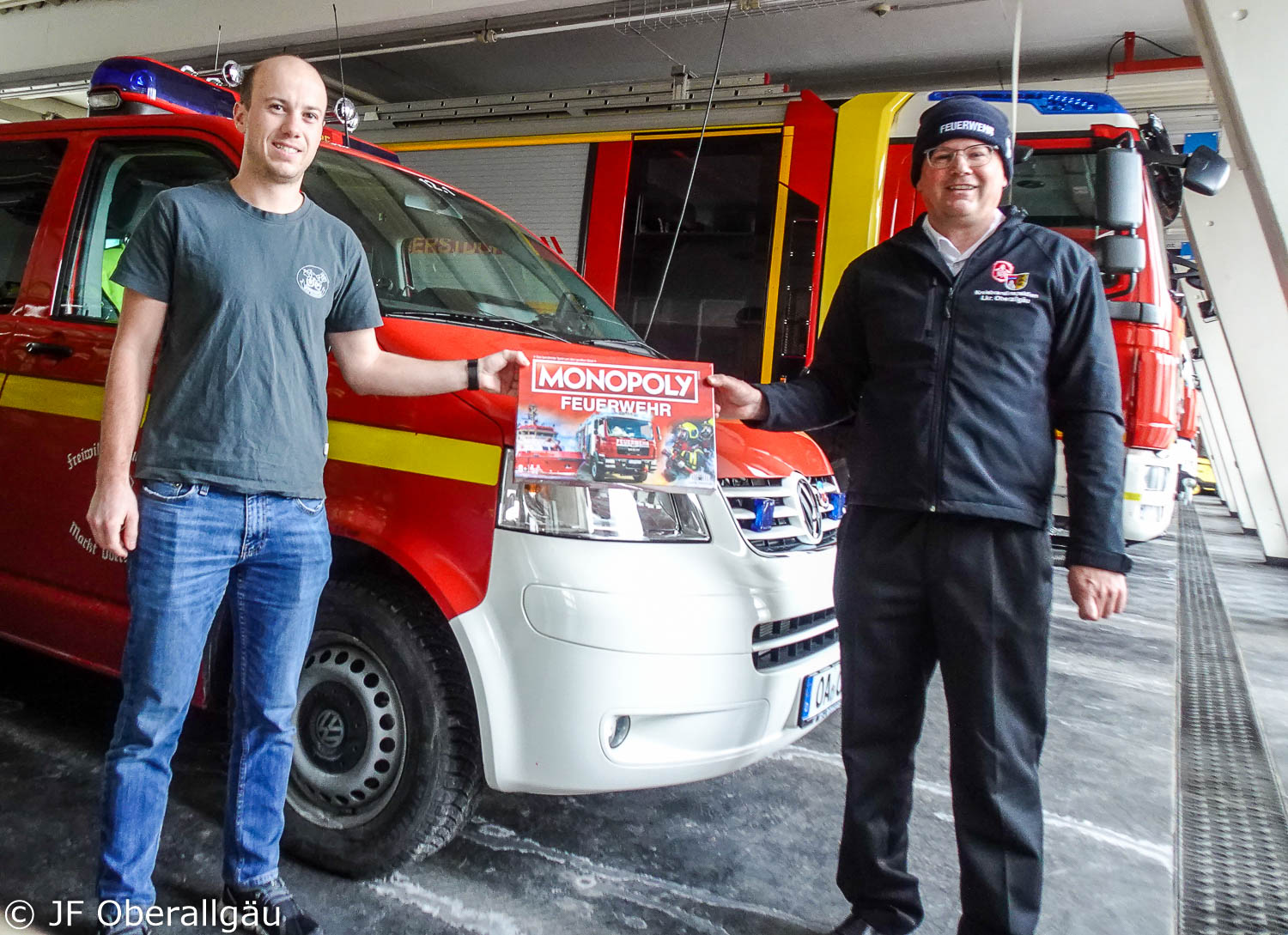 Übergabe Feuerwehrmonopoly an JF Oberstdorf
