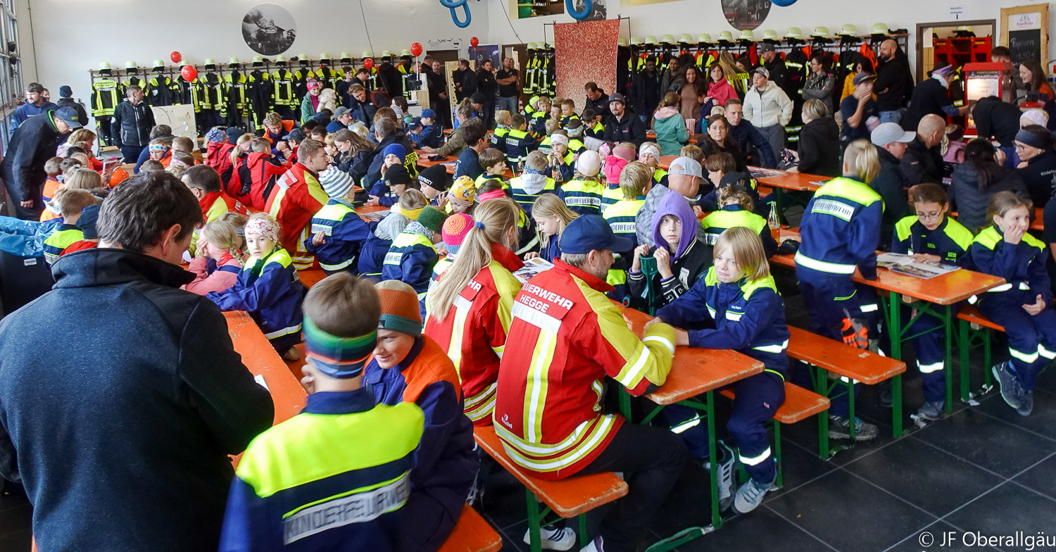 Volles Feuerwehrhaus